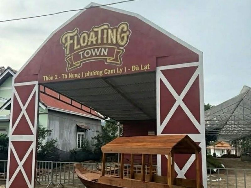 Floating Town