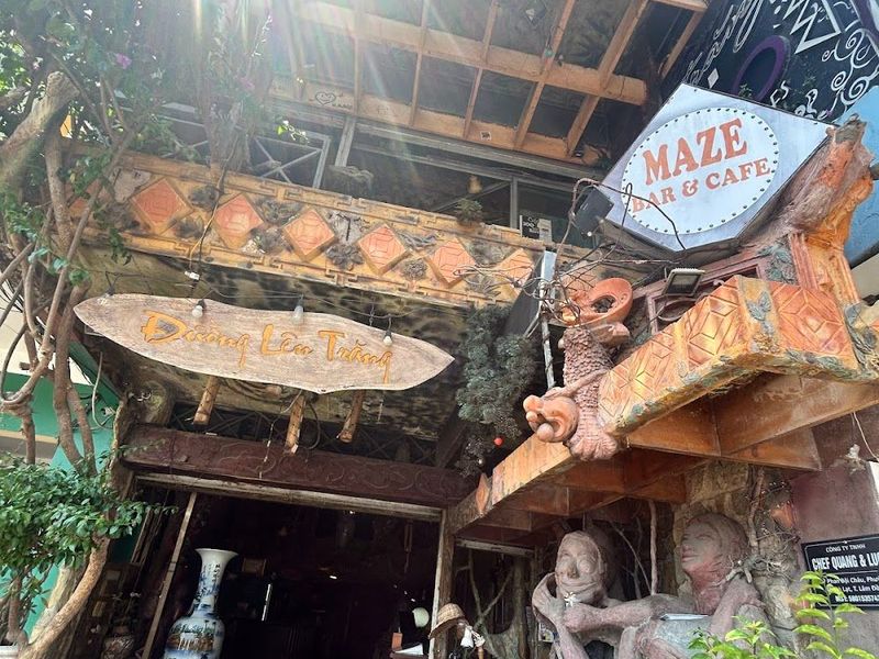 Maze Bar