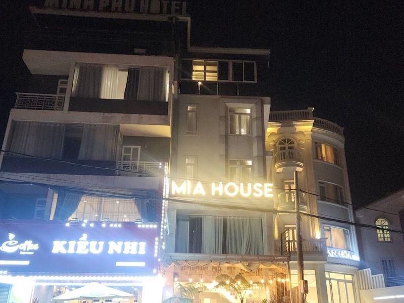 Mia house