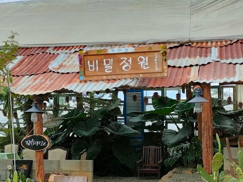 Tiệm cà phê Người Thương Ơi