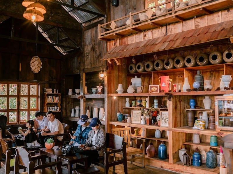 Tiệm cà phê Nhà Của Thông